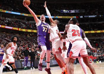 Luka Doncic anota 46 puntos con los Lakers ante Bulls