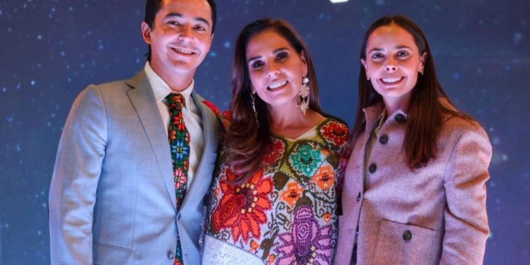 Ana Paty Peralta participa en inauguración del pabellón México