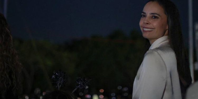 Celebra Ana Paty Peralta la llegada del Año Nuevo junto a miles de cancunenses y visitantes