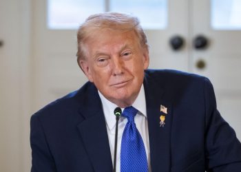 Trump advierte arancel del 25 % a países que comercien con Irán