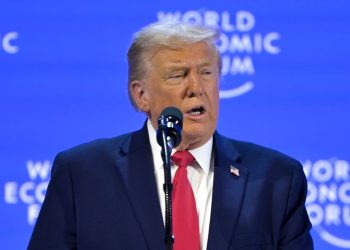 Trump niega uso de la fuerza y reclama rol clave de EE.UU. en Groenlandia