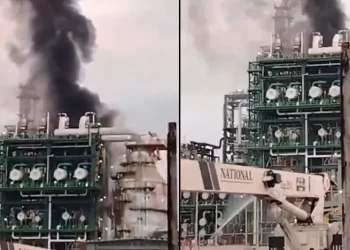 Controlan incendio en la refinería de Olmeca; no se reportan heridos