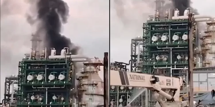 Controlan incendio en la refinería de Olmeca; no se reportan heridos