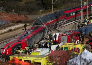 Accidente en España: sube a 39 el número de muertos tras descarrilamiento de trenes