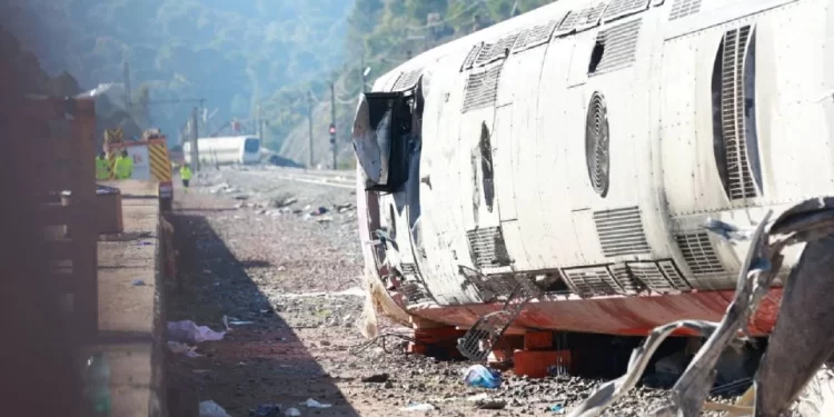Accidente de trenes en España: investigan fractura previa del carril