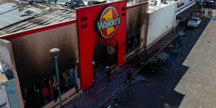 Llevan a juicio a seis personas por incendio en Waldo’s que dejó 23 muertos