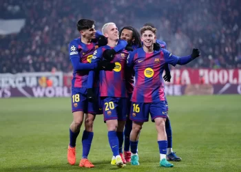 Barcelona celebra gol ante Slavia Praga en Champions League