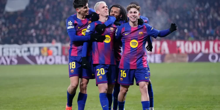 Barcelona celebra gol ante Slavia Praga en Champions League