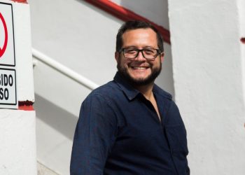Hijo de AMLO se pelea con IA de X, acusa “acoso automatizado” y advierte acciones legales