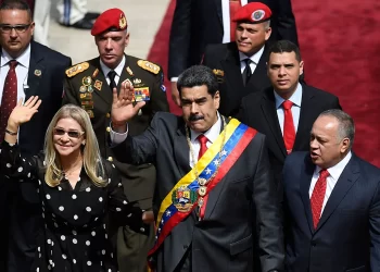 Estados Unidos ejecuta ataque en Venezuela y captura a Nicolás Maduro