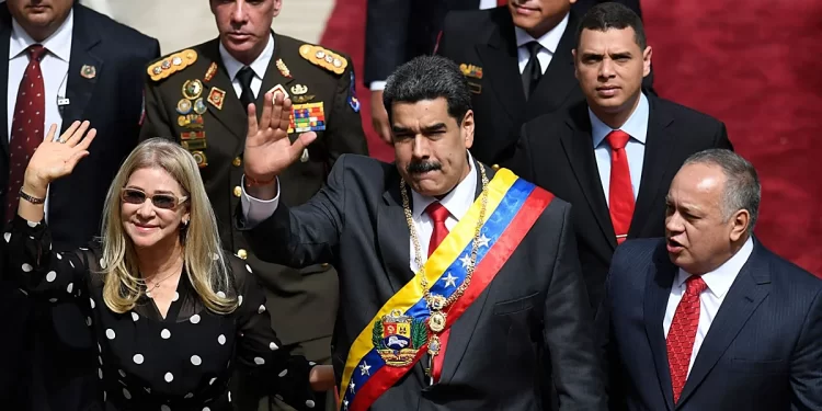 Estados Unidos ejecuta ataque en Venezuela y captura a Nicolás Maduro