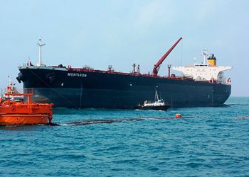 México frena el envío de petróleo a Cuba, revela Bloomberg