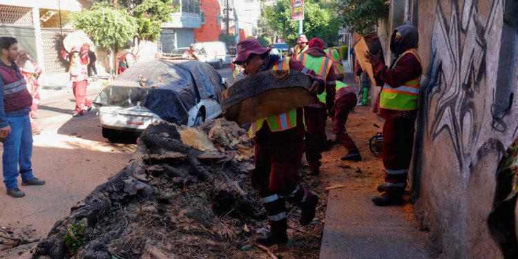 CDMX reporta un muerto, incendio y fallas eléctricas tras sismo 6.5