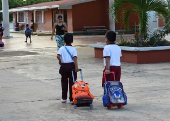 Más de 338 mil estudiantes vuelven a clases en Quintana Roo