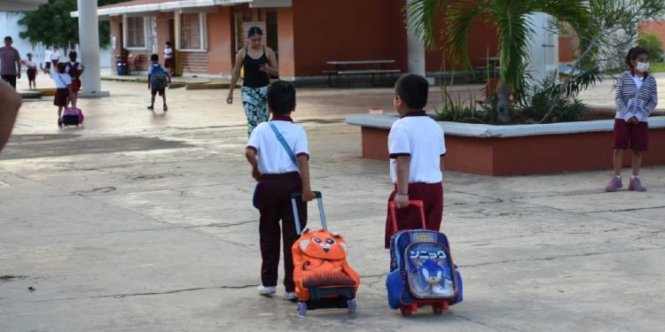 Más de 338 mil estudiantes vuelven a clases en Quintana Roo