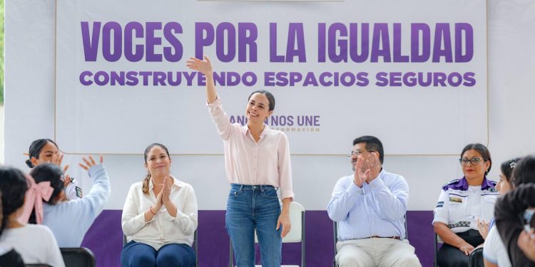 Ana Paty Peralta lleva “Voces por la Igualdad” a estudiantes