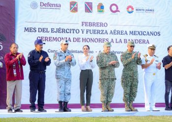 Ana Paty Peralta encabeza Honores a la Bandera Nacional