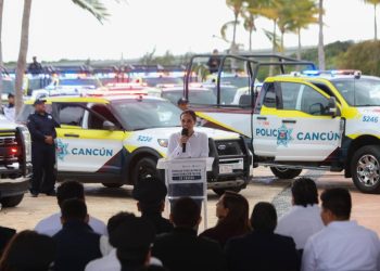 Entregan Ana Paty Peralta y Mara Lezama nuevas patrullas para fortalecer la seguridad en Cancún