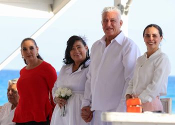 Ana Paty Peralta y Mara Lezama celebran Bodas Colectivas en Playa Delfines