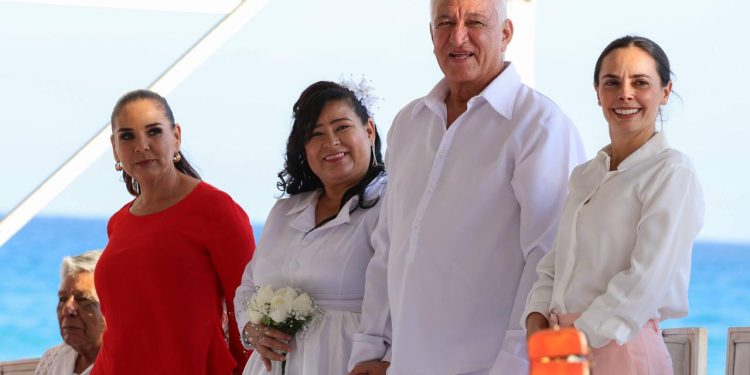 Ana Paty Peralta y Mara Lezama celebran Bodas Colectivas en Playa Delfines