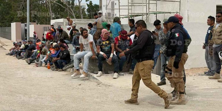 Autoridades buscan a dos obreros desaparecidos en obra de Cancún