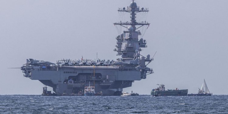 Ejército de EU listo para atacar Irán; Trump aún evalúa decisión