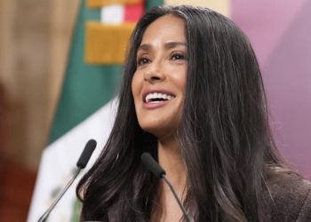 Salma Hayek habla sobre incentivos al cine mexicano y su potencial global • Título: Salma Hayek y el impulso al cine mexicano