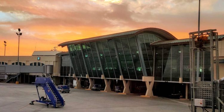 Suspensión de vuelos en El Paso por incursión de drones