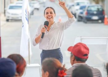 Ana Paty Peralta entrega obra a vecinos de la SM 103