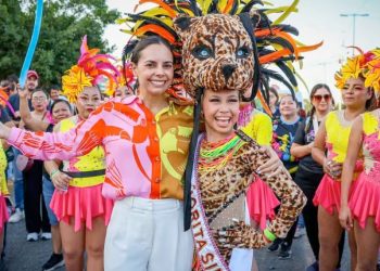 Ana Paty Peralta encabeza desfile del Carnaval Cancún 2026