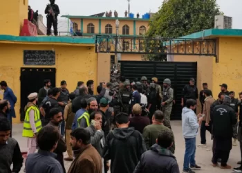 Atentado en mezquita de Pakistán deja 31 muertos y más de 160 heridos