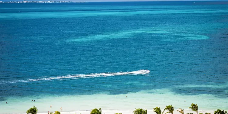 Clima en Cancún 19 de febrero: tarde calurosa y oleaje