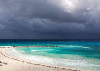 Clima en Cancún 10 de febrero: prevén lluvias y fuertes vientos