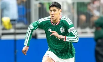 Edson Álvarez tras ser operado del tobillo, baja de cuatro semanas con Fenerbahçe rumbo al Mundial 2026