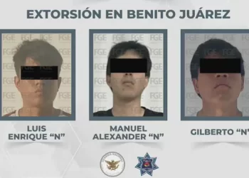 Caen jóvenes extorsionadores que amenazaban tienda con balas en Cancún