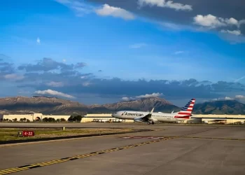 Drones, globo y láser: las versiones del cierre aéreo en El Paso