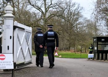 Policía británica cateó la residencia del expríncipe Andrés tras permanecer detenido más de 10 horas