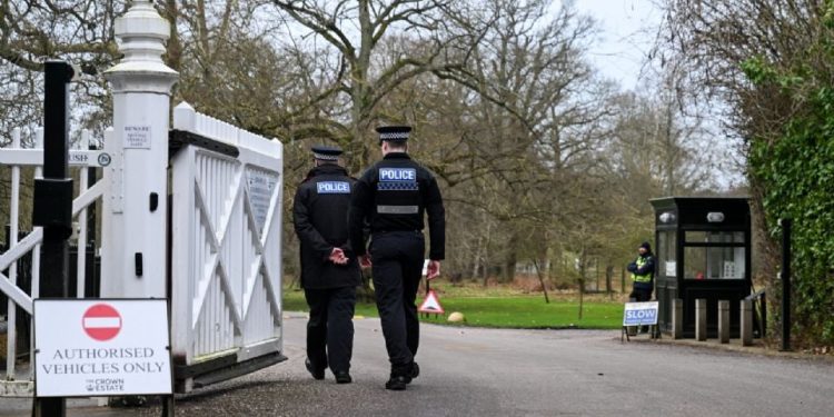 Policía británica cateó la residencia del expríncipe Andrés tras permanecer detenido más de 10 horas