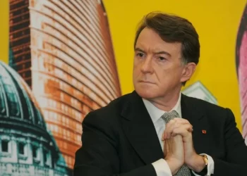 Detienen al exministro británico Peter Mandelson por vínculos con Epstein