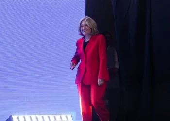 Hillary Clinton asegura ante el Congreso que nunca conoció a Epstein