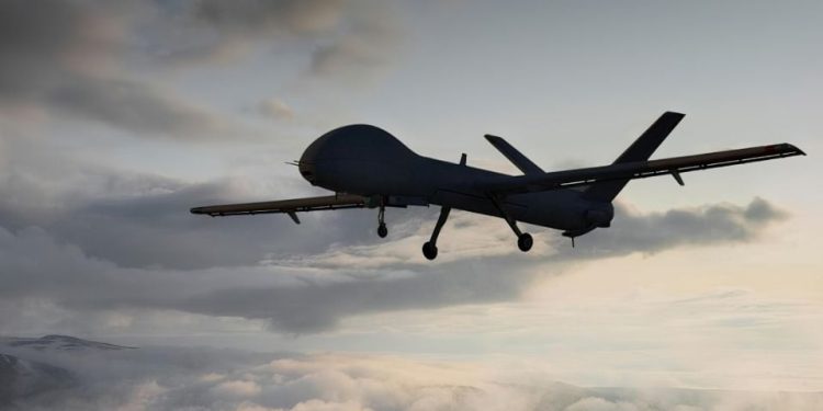 Ejército de EU derriba dron oficial con láser y cierran espacio aéreo en Texas