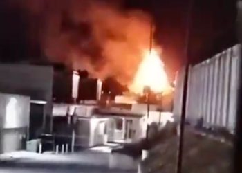 Queman vehículos y negocios en distintos municipios de Jalisco
