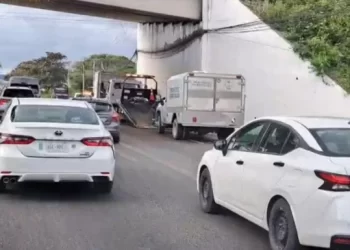 Muere motociclista tras accidente en la salida del Aeropuerto Internacional de Cancún