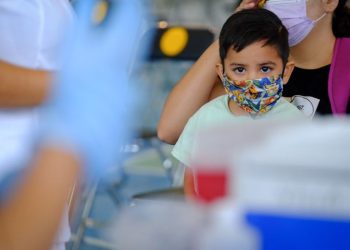 Ordenan cubrebocas obligatorio en escuelas por brote de sarampión en Jalisco