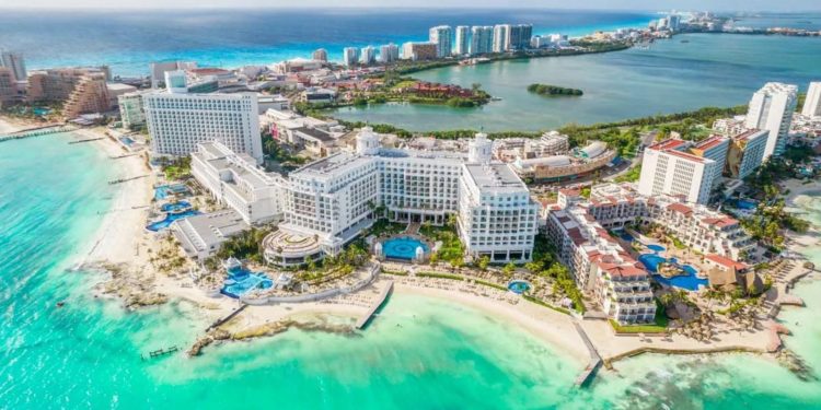 Prevén llegada de 27 mil estudiantes por spring break en Cancún