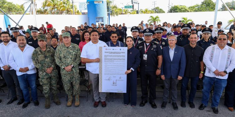 Trabajamos por una policía certificada en Cancún: Ana Paty Peralta