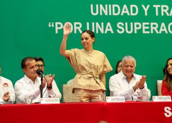 Ana Paty Peralta atestigua asamblea nacional del SITATYR en Cancún