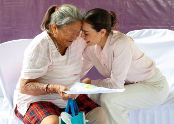 Ana Paty Peralta acerca 130 servicios a vecinos de Supermanzana 77