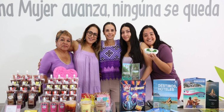 Destaca Ana Paty Peralta unión y fuerza de las mujeres