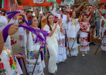 Ana Paty Peralta festeja 56 años de Cancún con Ángeles Azules